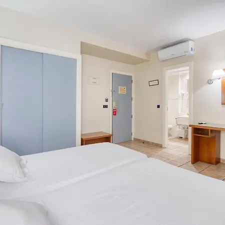 Hospedium Abril Hotel